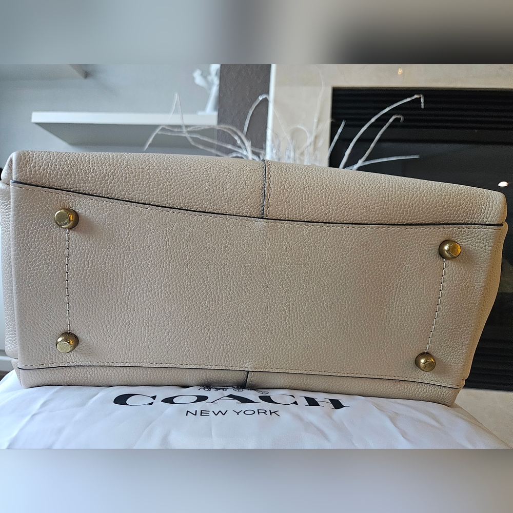 EUC Coach Lana Ivory And Gold Leather Tote Bag - Picture 9 of 16